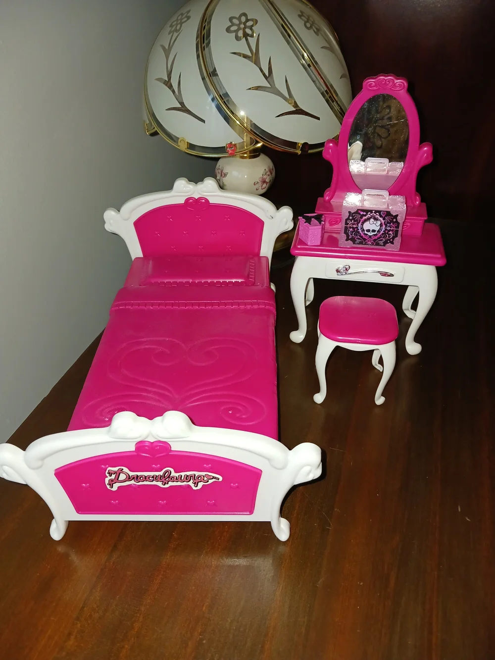 Draculaura Theme Monster High Doll Size Bedroom Playset With Vanity